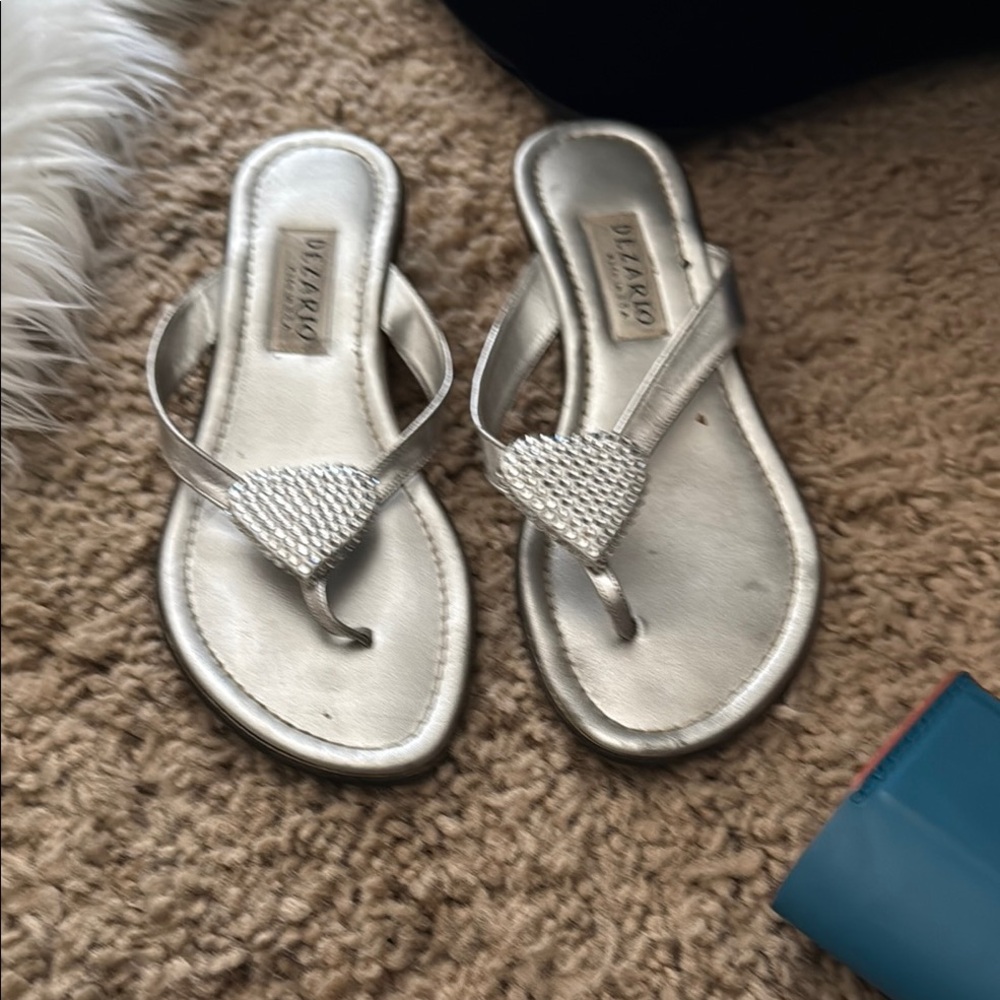 Elegant Silver Sandals with Rhinestone Embellishments